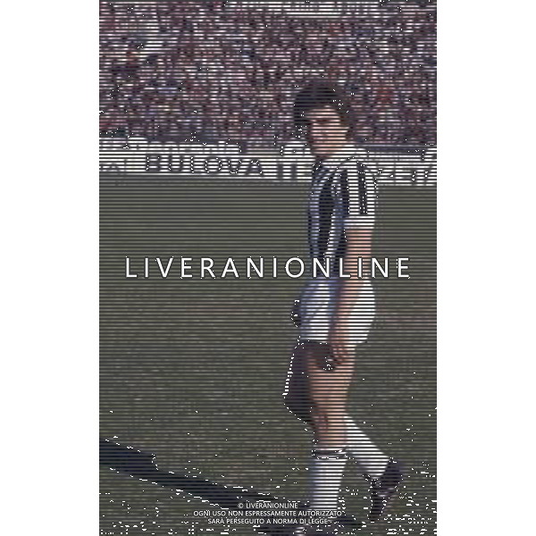 RETROSPETTIVA FERNANDO VIOLA CALCIATORE NELLA FOTO FERNANDO VIOLA CON LA MAGLIA DELLA JUVENTUS AG ALDO LIVERANI SAS
