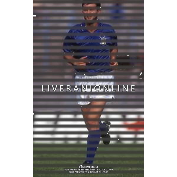 RETROSPETTIVA GIUSEPPE FAVALLI CALCIATORE 1992 NELLA FOTO FAVALLI GIUSEPPE CON LA MAGLIA DELLA NAZIONALE ITALIANA AG ALDO LIVERANI SAS