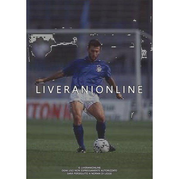 RETROSPETTIVA GIUSEPPE FAVALLI CALCIATORE 1992 NELLA FOTO FAVALLI GIUSEPPE CON LA MAGLIA DELLA NAZIONALE ITALIANA AG ALDO LIVERANI SAS
