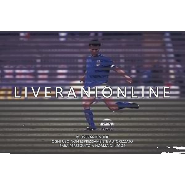 RETROSPETTIVA GIUSEPPE FAVALLI CALCIATORE 1992-1993 NELLA FOTO FAVALLI GIUSEPPE CON LA MAGLIA DELLA NAZIONALE ITALIANA AG ALDO LIVERANI SAS