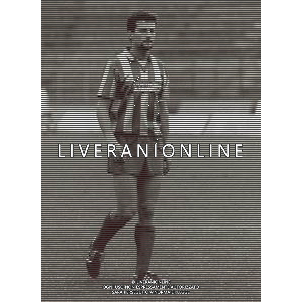 RETROSPETTIVA GIUSEPPE FAVALLI CALCIATORE NELLA FOTO FAVALLI GIUSEPPE CON LA MAGLIA DELLA CREMONESE CALCIO AG ALDO LIVERANI SAS