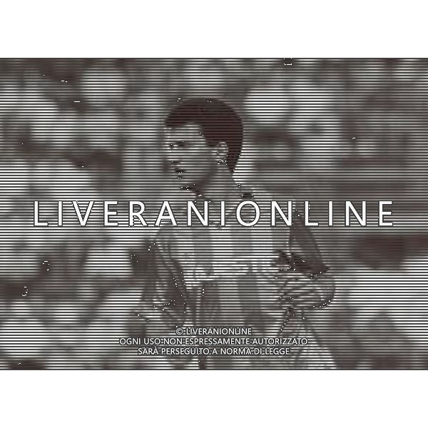RETROSPETTIVA GIUSEPPE FAVALLI CALCIATORE NELLA FOTO FAVALLI GIUSEPPE CON LA MAGLIA DELLA CREMONESE CALCIO AG ALDO LIVERANI SAS