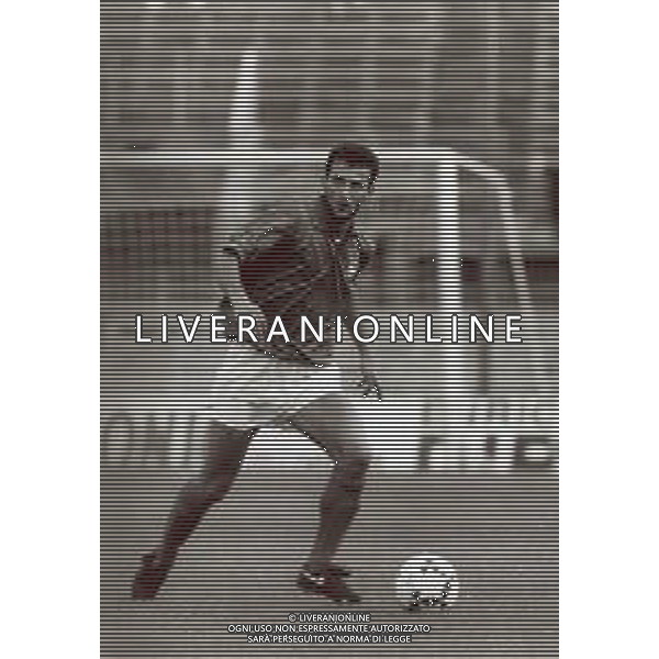 RETROSPETTIVA GIUSEPPE FAVALLI CALCIATORE NELLA FOTO FAVALLI GIUSEPPE CON LA MAGLIA DELLA NAZIONALE ITALIANA AG ALDO LIVERANI SAS
