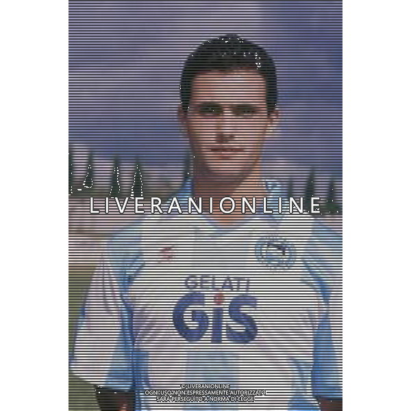 RETROSPETTIVA ANTONIO RIZZOLO CALCIATORE 1989-1990 NELLA FOTO ANTONIO RIZZOLO CON LA MAGLIA DEL PESCARA CALCIO AG ALDO LIVERANI SAS
