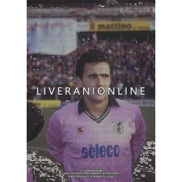RETROSPETTIVA ANTONIO RIZZOLO CALCIATORE 1991-1992 NELLA FOTO ANTONIO RIZZOLO CON LA MAGLIA DEL PALERMO CALCIO AG ALDO LIVERANI SAS