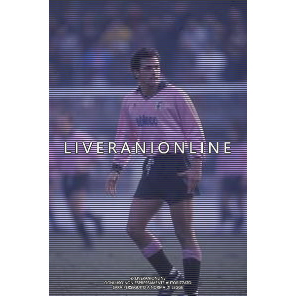 RETROSPETTIVA ANTONIO RIZZOLO CALCIATORE 1991-1992 NELLA FOTO ANTONIO RIZZOLO CON LA MAGLIA DEL PALERMO CALCIO AG ALDO LIVERANI SAS