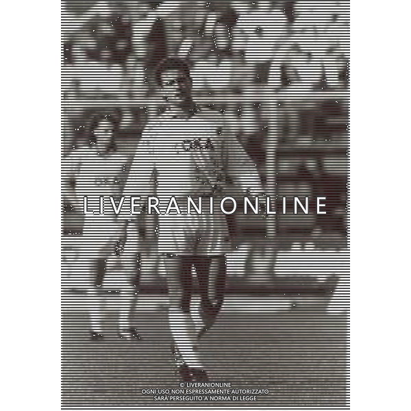RETROSPETTIVA ANTONIO RIZZOLO CALCIATORE 1992-1993 NELLA FOTO ANTONIO RIZZOLO CON LA MAGLIA DEL LECCE CALCIO AG ALDO LIVERANI SAS
