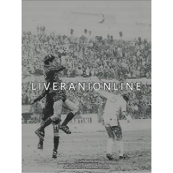 RETROSPETTIVA CORTI ROBERTO CALCIATORE NELLA FOTO ROBERTO CORTI CON LA MAGLIA DEL CAGLIARI CALCIO AG ALDO LIVERANI SAS