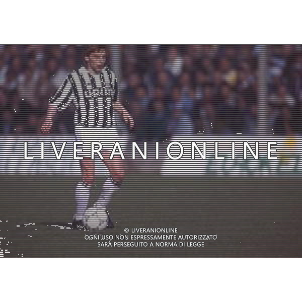 RETROSPETTIVA THOMAS HASSLER CALCIATORE 1990-1991 NELLA FOTO THOMAS HASSLER CON LA MAGLIA DELLA JUVENTUS AG ALDO LIVERANI SAS
