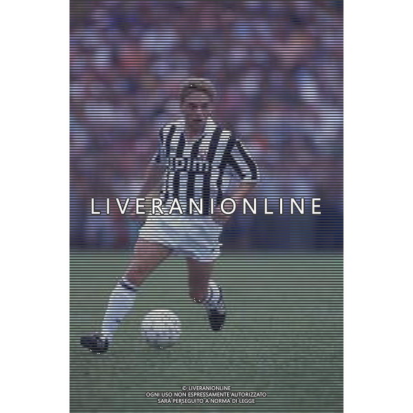 RETROSPETTIVA THOMAS HASSLER CALCIATORE 1990-1991 NELLA FOTO THOMAS HASSLER CON LA MAGLIA DELLA JUVENTUS AG ALDO LIVERANI SAS
