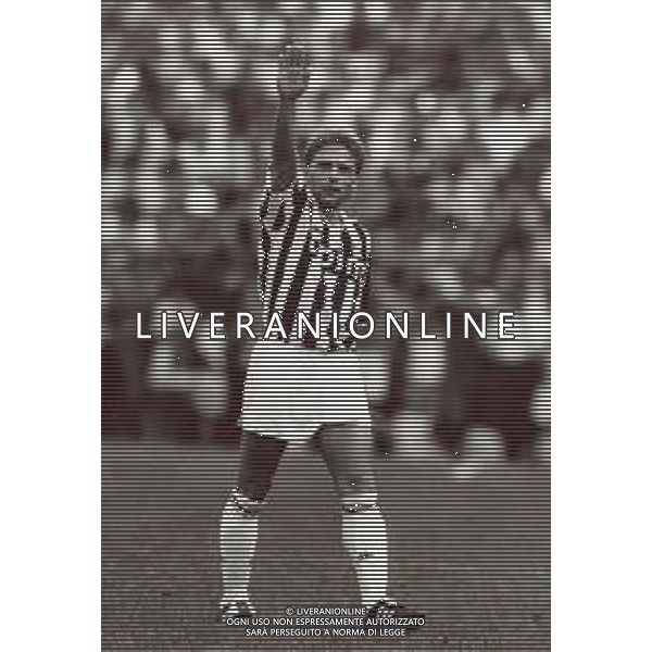 RETROSPETTIVA THOMAS HASSLER CALCIATORE 1990-1991 NELLA FOTO THOMAS HASSLER CON LA MAGLIA DELLA JUVENTUS AG ALDO LIVERANI SAS