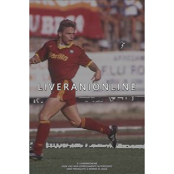 RETROSPETTIVA THOMAS HASSLER CALCIATORE 1991-1992 NELLA FOTO THOMAS HASSLER CON LA MAGLIA DELLA ROMA CALCIO AG ALDO LIVERANI SAS