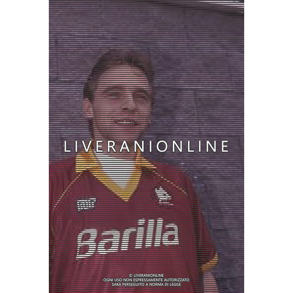RETROSPETTIVA THOMAS HASSLER CALCIATORE 1991-1992 NELLA FOTO THOMAS HASSLER CON LA MAGLIA DELLA ROMA CALCIO AG ALDO LIVERANI SAS
