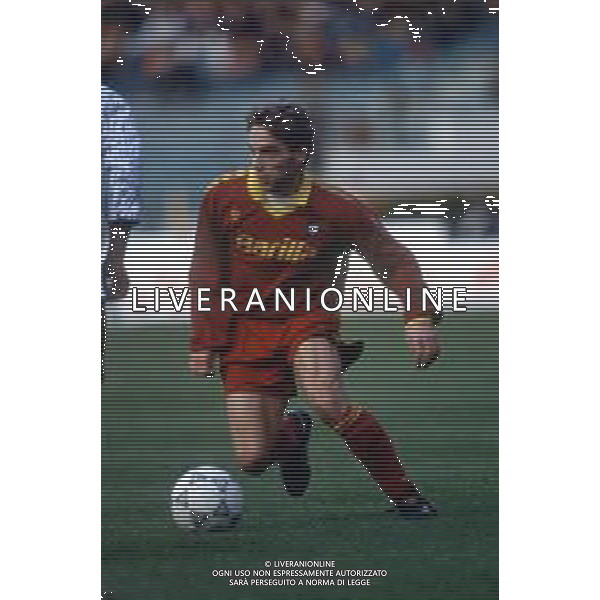 RETROSPETTIVA THOMAS HASSLER CALCIATORE 1991-1992 NELLA FOTO THOMAS HASSLER CON LA MAGLIA DELLA ROMA CALCIO AG ALDO LIVERANI SAS