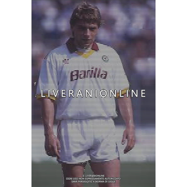 RETROSPETTIVA THOMAS HASSLER CALCIATORE 1991-1992 NELLA FOTO THOMAS HASSLER CON LA MAGLIA DELLA ROMA CALCIO AG ALDO LIVERANI SAS
