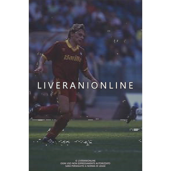 RETROSPETTIVA THOMAS HASSLER CALCIATORE 1991-1992 NELLA FOTO THOMAS HASSLER CON LA MAGLIA DELLA ROMA CALCIO AG ALDO LIVERANI SAS