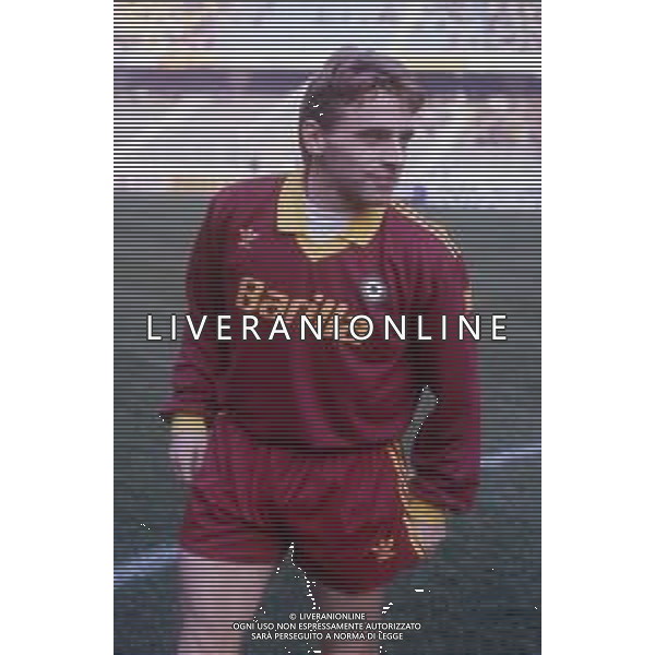 RETROSPETTIVA THOMAS HASSLER CALCIATORE 1991-1992 NELLA FOTO THOMAS HASSLER CON LA MAGLIA DELLA ROMA CALCIO AG ALDO LIVERANI SAS