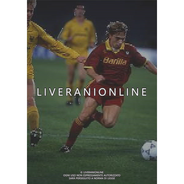 RETROSPETTIVA THOMAS HASSLER CALCIATORE 1991-1992 NELLA FOTO THOMAS HASSLER CON LA MAGLIA DELLA ROMA CALCIO AG ALDO LIVERANI SAS