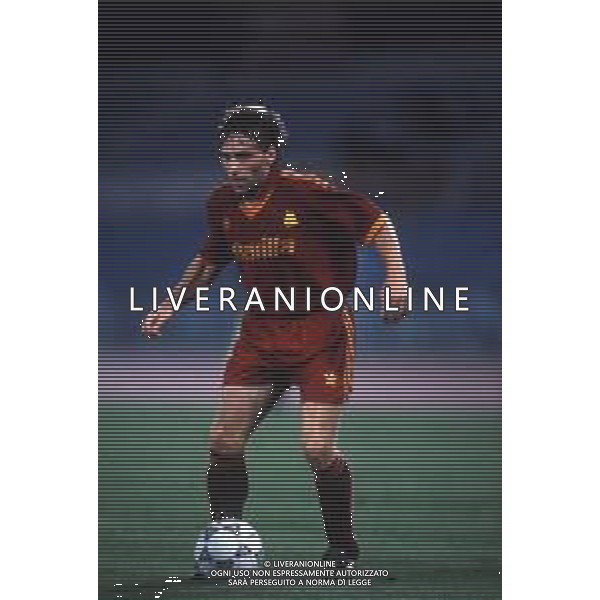 RETROSPETTIVA THOMAS HASSLER CALCIATORE 1992 NELLA FOTO THOMAS HASSLER CON LA MAGLIA DELLA ROMA CALCIO AG ALDO LIVERANI SAS