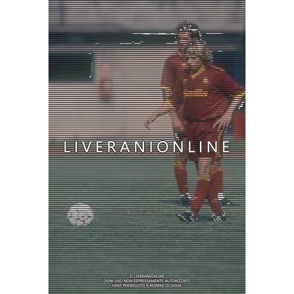 RETROSPETTIVA THOMAS HASSLER CALCIATORE NELLA FOTO THOMAS HASSLER CON LA MAGLIA DELLA ROMA CALCIO AG ALDO LIVERANI SAS