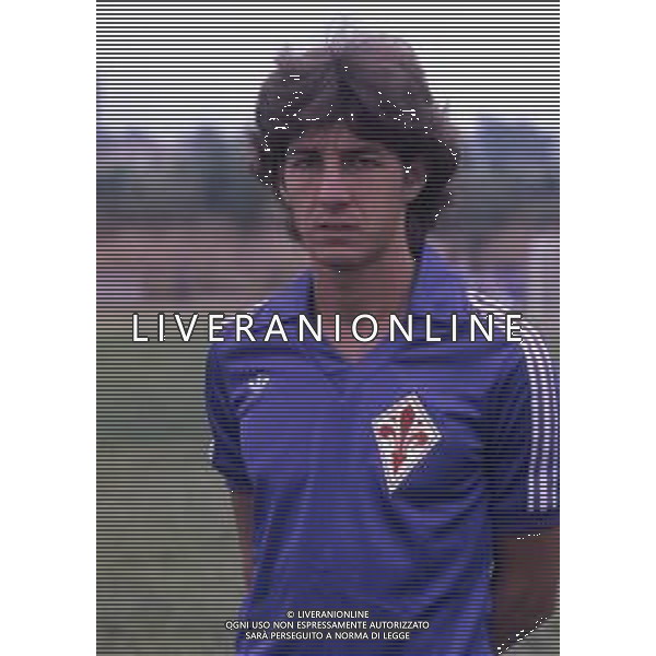 RETROSPETTIVA NICOLA ZANONE CALCIATORE NELLA FOTO NICOLA ZANONE CON LA MAGLIA DELLA FIORENTINA CALCIO AG ALDO LIVERANI SAS