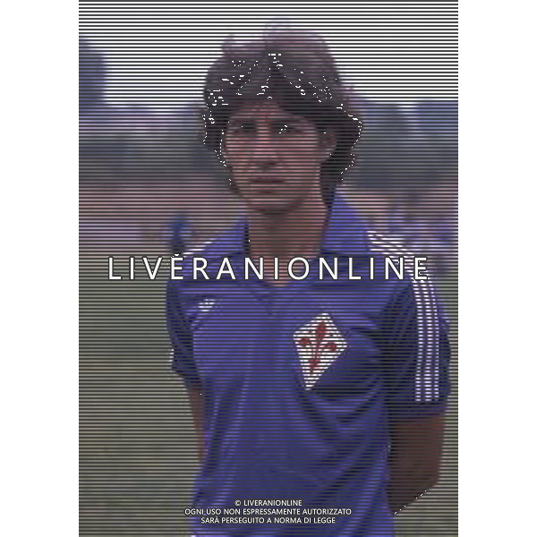RETROSPETTIVA NICOLA ZANONE CALCIATORE NELLA FOTO NICOLA ZANONE CON LA MAGLIA DELLA FIORENTINA CALCIO AG ALDO LIVERANI SAS