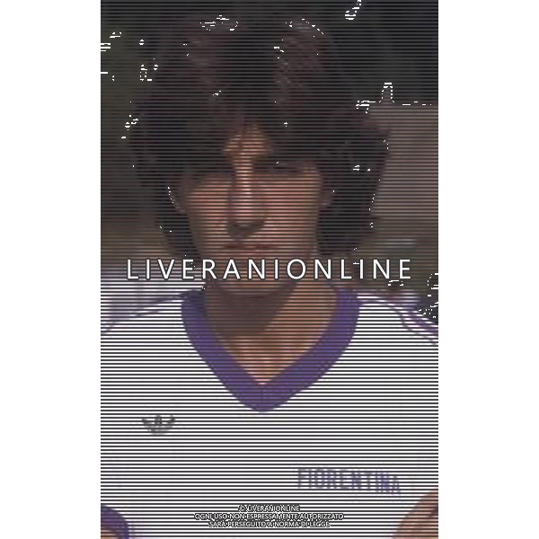 RETROSPETTIVA NICOLA ZANONE CALCIATORE NELLA FOTO NICOLA ZANONE CON LA MAGLIA DELLA FIORENTINA CALCIO AG ALDO LIVERANI SAS