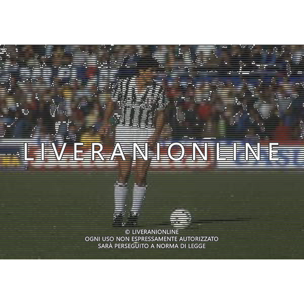 RETROSPETTIVA LUCIANO FAVERO CALCIATORE NELLA FOTO LUCIANO FAVERO CON LA MAGLIA DELLA JUVENTUS CALCIO AG ALDO LIVERANI SAS