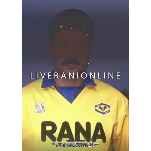 RETROSPETTIVA LUCIANO FAVERO CALCIATORE NELLA FOTO LUCIANO FAVERO CON LA MAGLIA DEL VERONA CALCIO AG ALDO LIVERANI SAS
