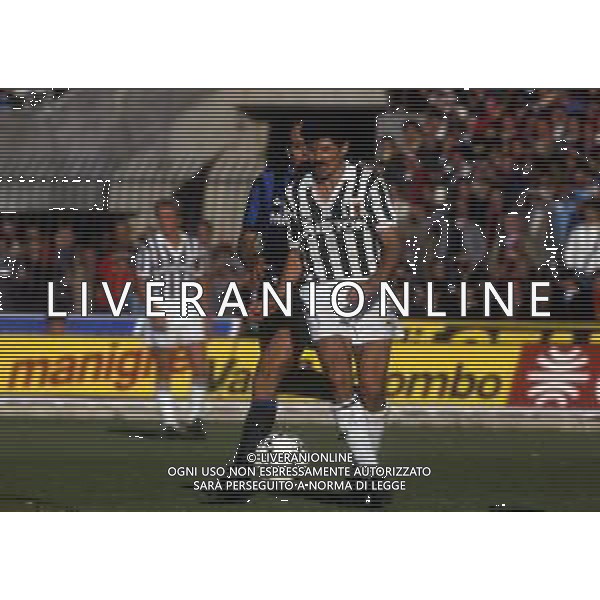 RETROSPETTIVA LUCIANO FAVERO CALCIATORE NELLA FOTO LUCIANO FAVERO CON LA MAGLIA DELLA JUVENTUS CALCIO AG ALDO LIVERANI SAS