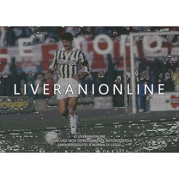 RETROSPETTIVA LUCIANO FAVERO CALCIATORE NELLA FOTO LUCIANO FAVERO CON LA MAGLIA DELLA JUVENTUS CALCIO AG ALDO LIVERANI SAS