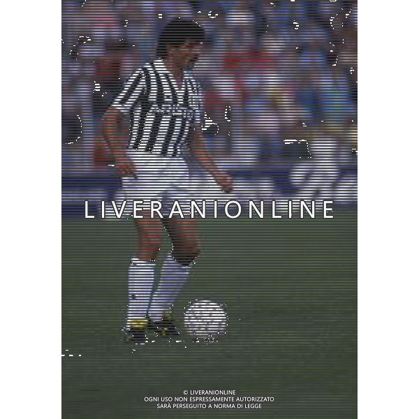 RETROSPETTIVA LUCIANO FAVERO CALCIATORE NELLA FOTO LUCIANO FAVERO CON LA MAGLIA DELLA JUVENTUS CALCIO AG ALDO LIVERANI SAS