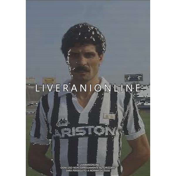 RETROSPETTIVA LUCIANO FAVERO CALCIATORE NELLA FOTO LUCIANO FAVERO CON LA MAGLIA DELLA JUVENTUS CALCIO AG ALDO LIVERANI SAS
