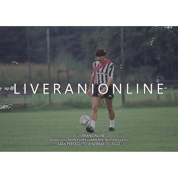 RETROSPETTIVA LUCIANO FAVERO CALCIATORE NELLA FOTO LUCIANO FAVERO CON LA MAGLIA DELLA JUVENTUS CALCIO AG ALDO LIVERANI SAS
