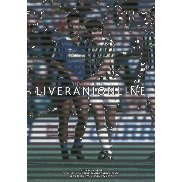 RETROSPETTIVA LUCIANO FAVERO CALCIATORE NELLA FOTO LUCIANO FAVERO CON LA MAGLIA DELLA JUVENTUS CALCIO AG ALDO LIVERANI SAS