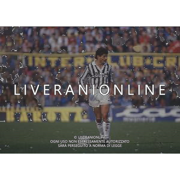 RETROSPETTIVA LUCIANO FAVERO CALCIATORE NELLA FOTO LUCIANO FAVERO CON LA MAGLIA DELLA JUVENTUS CALCIO AG ALDO LIVERANI SAS