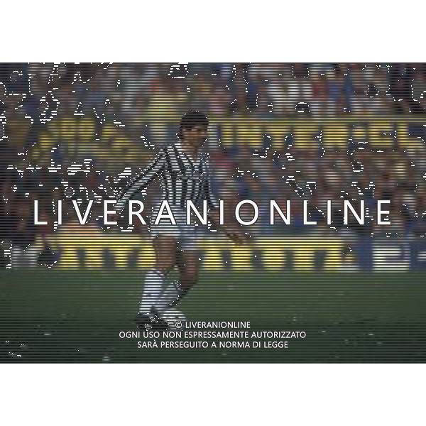 RETROSPETTIVA LUCIANO FAVERO CALCIATORE NELLA FOTO LUCIANO FAVERO CON LA MAGLIA DELLA JUVENTUS CALCIO AG ALDO LIVERANI SAS