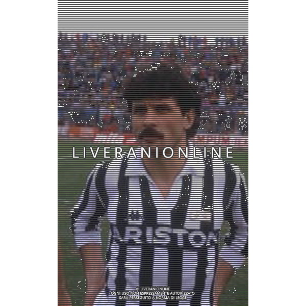 RETROSPETTIVA LUCIANO FAVERO CALCIATORE NELLA FOTO LUCIANO FAVERO CON LA MAGLIA DELLA JUVENTUS CALCIO AG ALDO LIVERANI SAS