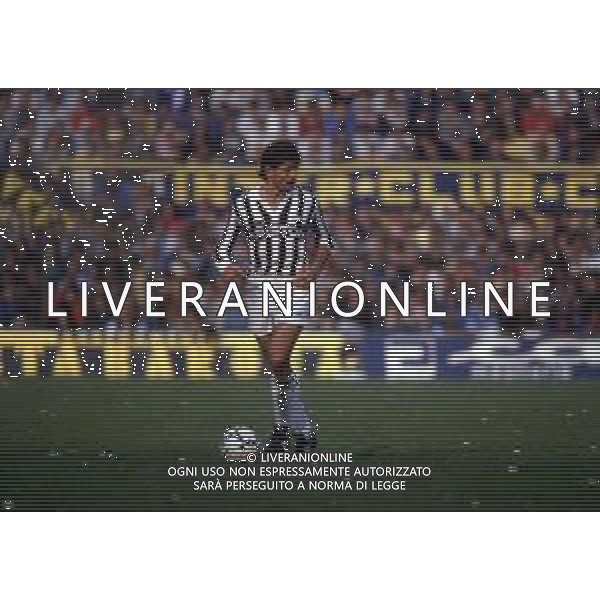 RETROSPETTIVA LUCIANO FAVERO CALCIATORE NELLA FOTO LUCIANO FAVERO CON LA MAGLIA DELLA JUVENTUS CALCIO AG ALDO LIVERANI SAS