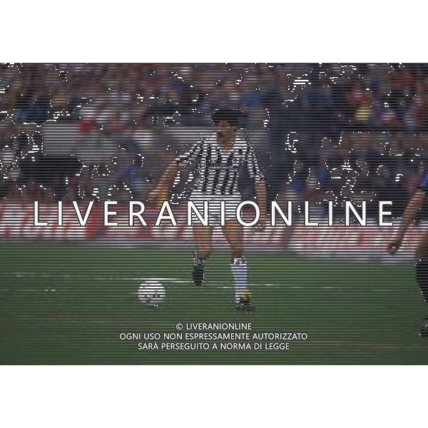 RETROSPETTIVA LUCIANO FAVERO CALCIATORE NELLA FOTO LUCIANO FAVERO CON LA MAGLIA DELLA JUVENTUS CALCIO AG ALDO LIVERANI SAS