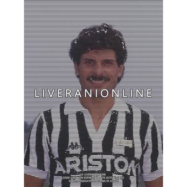 RETROSPETTIVA LUCIANO FAVERO CALCIATORE NELLA FOTO LUCIANO FAVERO CON LA MAGLIA DELLA JUVENTUS CALCIO AG ALDO LIVERANI SAS