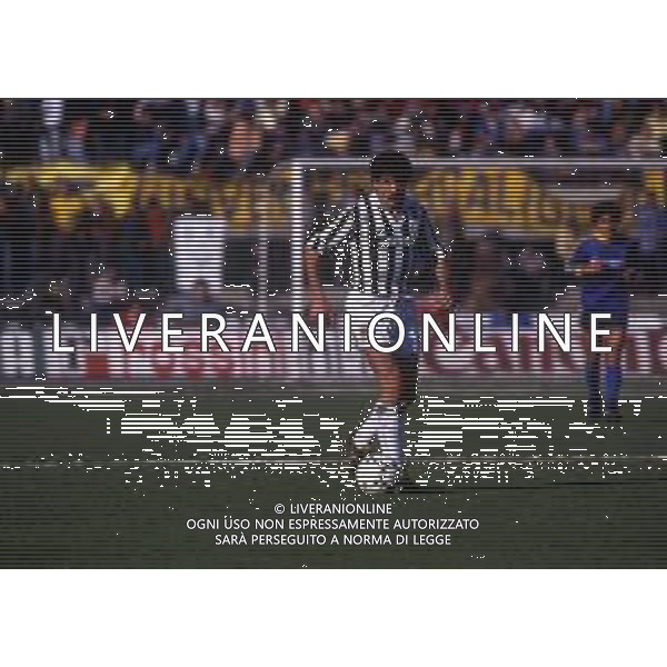 RETROSPETTIVA LUCIANO FAVERO CALCIATORE NELLA FOTO LUCIANO FAVERO CON LA MAGLIA DELLA JUVENTUS CALCIO AG ALDO LIVERANI SAS