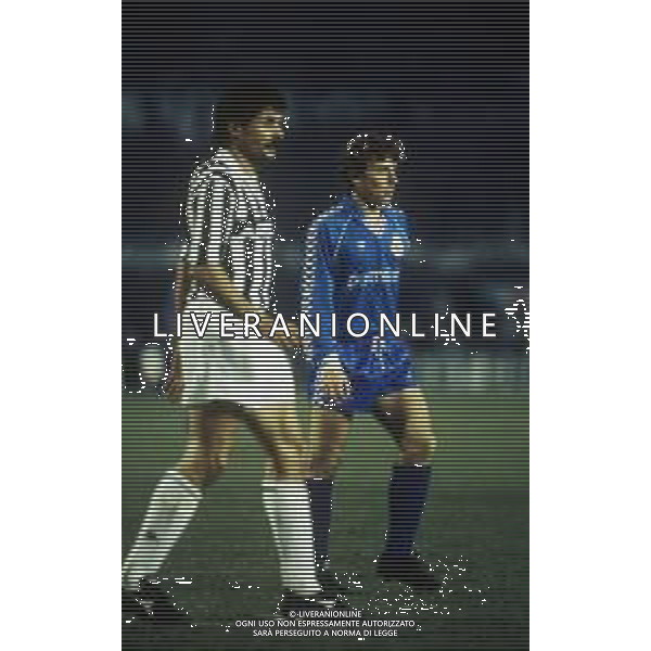 RETROSPETTIVA LUCIANO FAVERO CALCIATORE NELLA FOTO LUCIANO FAVERO CON LA MAGLIA DELLA JUVENTUS CALCIO E BUTRAGUENO AG ALDO LIVERANI SAS