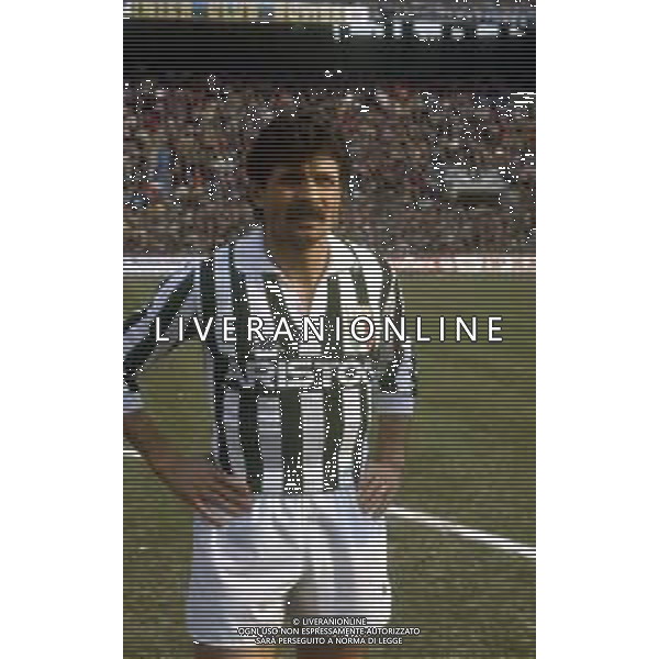 RETROSPETTIVA LUCIANO FAVERO CALCIATORE NELLA FOTO LUCIANO FAVERO CON LA MAGLIA DELLA JUVENTUS CALCIO AG ALDO LIVERANI SAS
