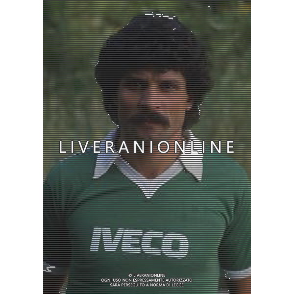RETROSPETTIVA LUCIANO FAVERO CALCIATORE NELLA FOTO LUCIANO FAVERO CON LA MAGLIA DELL\'AVELLINO CALCIO AG ALDO LIVERANI SAS
