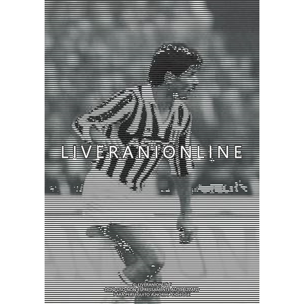 RETROSPETTIVA LUCIANO FAVERO CALCIATORE NELLA FOTO LUCIANO FAVERO CON LA MAGLIA DELLA JUVENTUS CALCIO AG ALDO LIVERANI SAS