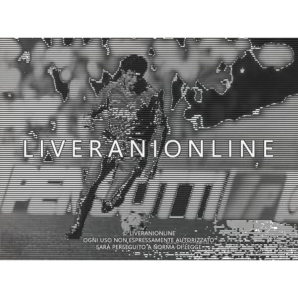 RETROSPETTIVA LUCIANO FAVERO CALCIATORE NELLA FOTO LUCIANO FAVERO CON LA MAGLIA DEL VERONA CALCIO AG ALDO LIVERANI SAS