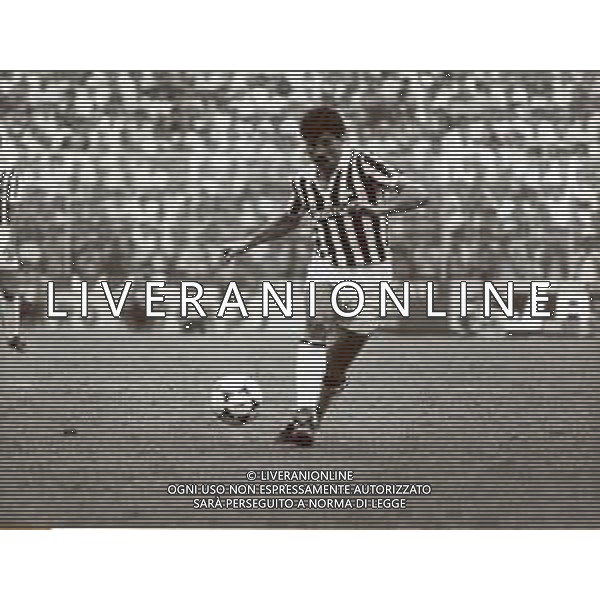 RETROSPETTIVA LUCIANO FAVERO CALCIATORE NELLA FOTO LUCIANO FAVERO CON LA MAGLIA DELLA JUVENTUS CALCIO AG ALDO LIVERANI SAS