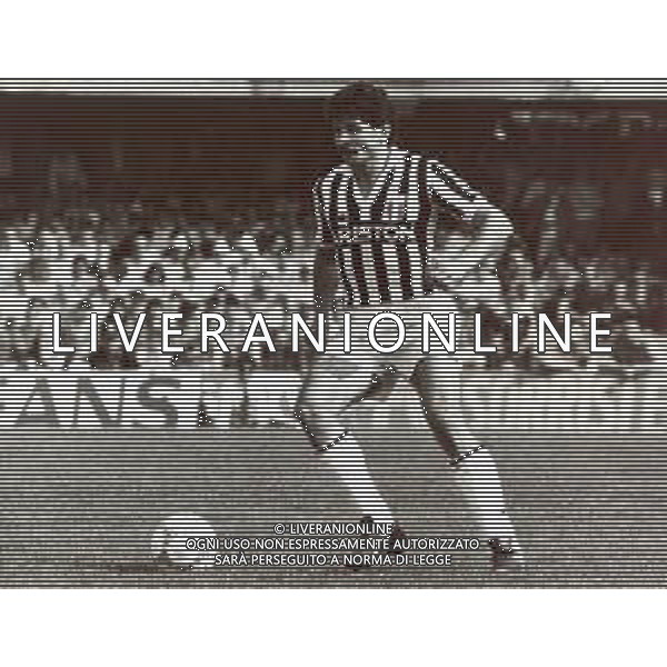 RETROSPETTIVA LUCIANO FAVERO CALCIATORE NELLA FOTO LUCIANO FAVERO CON LA MAGLIA DELLA JUVENTUS CALCIO AG ALDO LIVERANI SAS