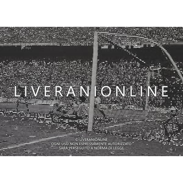 15-02-1981 MILANO-CAMPIONATO DI CALCIO SERIE B MILAN VARESE 1-0 NELLA FOTO AUTOGOL ALDO CERANTOLA AG ALDO LIVERANI SAS